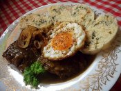 Vídeňská roštěná, bylinkový knedlík houskový Láznička