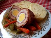 Vepřové rolky ala štěpánská, houskový knedlík Láznička