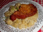 Pečená uzená krkovice, kapusta, chlupaté knedlíky Láznička