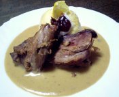 Zajíc na smetaně, houskový knedlík