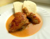 Kuře na paprice, houskový knedlík Láznička