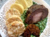 Hovězí roláda pečená, špenát, bramborový a karlovarský knedlík Láznička