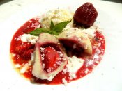 Jahodové knedlíky Láznička s omáčkou z čerstvých jahod