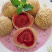 Jahodové knedlíky z tvarohového těsta