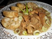 Dušené kuřecí maso na hlívě ústřičné, karlovarský knedlík Láznička