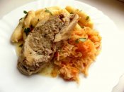 Nadívané kuře, bramborové špalíčky Láznička