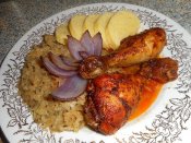 Pečené kuřecí paličky, kedlubnové zelí, bramborový knedlík Láznička