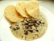 Vepřové srdce na smetaně, houskový knedlík Láznička