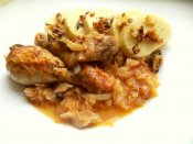 Kuřecí paličky na zelí, bramborový knedlík Láznička