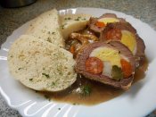 Ptáčková roláda, houskový knedlík Láznička