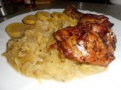 Kuře a la kachna s cuketovým zelím, bramborový knedlík Láznička