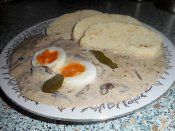 Omáčka z čerstvých hub, houskový knedlík Láznička