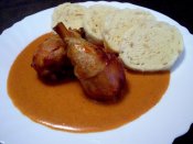 Kuřecí paličky na paprice, houskový knedlík