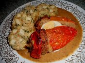 Pštrosí vejce v paprice, zeleninová omáčka, karlovarský knedlík Láznička