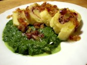 Bramborová roláda se dvěma náplněmi, špenát