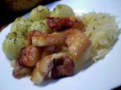 Moravský vrabec, dušené sterilované zelí, polské klusky