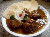 Domácí hovězí guláš, houskový knedlík Láznička