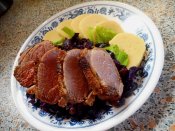 Křupavá kachní prsa, zeleninové ragů, bramborový knedlík Láznička