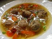 Polévka z hovězích žebírek, játrové knedlíčky