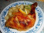 Pečené kuře na másle s citronem a rozmarýnem, bramborové nočky Láznička