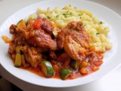 Kuře na zelenině, halušky