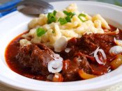 Maďarský guláš a halušky