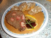 Divoké hovězí na červeném víně, karlovarský knedlík