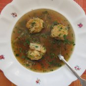 143. Zeleninové knedlíčky s vývarem