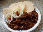 Hovězí guláš s vůní tandoori koření, houskový knedlík