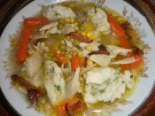 Kuřecí polévka netradiční, špaldové noky