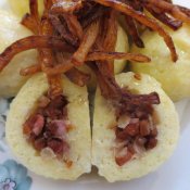 148. Bramborové knedlíčky plněné škvarky