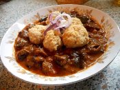 Václavkový pikantní guláš, vločkové knedlíčky