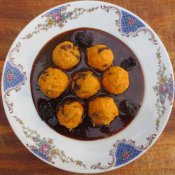 151. Batátové kuličky se sušenými švestkami