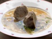 Kuřecí vývar s tyrolským játrovým knedlíkem