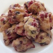 163. Tvarohové nočky s brusinkami v perníkové omáčce