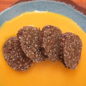 166. Knedlík z černé čočky s dýňovou omáčkou