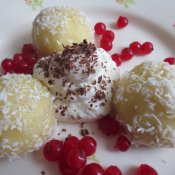 171. Dezertní rybízový knedlíček z tvarohového těsta