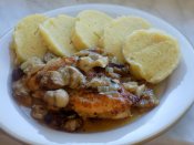 Kuře na hříbkách, bramborový knedlík