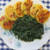 175. Bramborový knedlík chlebový s uzeným masem