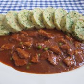 180. Bramborový knedlík hráškový