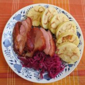 Žemlový knedlík bramborový