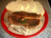 Houbová omáčka s vepřovým masem