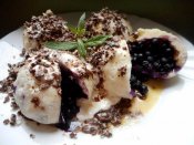 Tvarohové máslové knedlíky s borůvkami